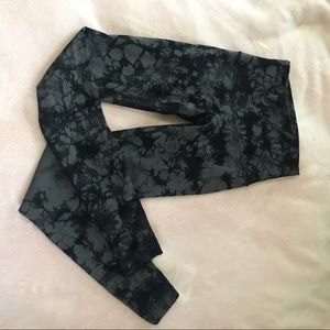 Lululemon tie die leggings